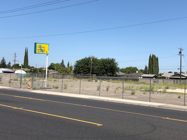 951-975 Moffat Blvd, Manteca, CA à vendre - Photo du bâtiment - Image 3 de 4
