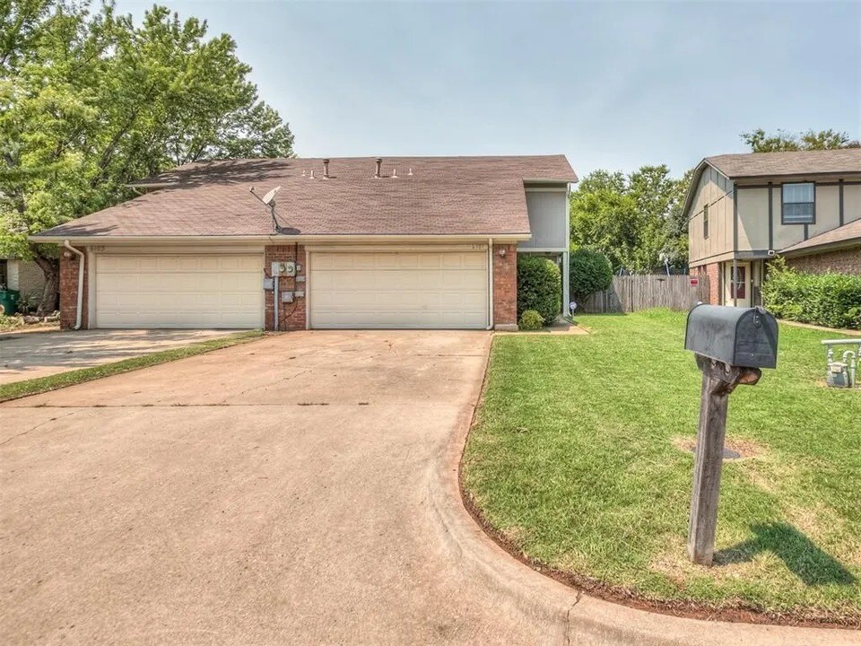 4 Unit Investment Portfolio in OKC portefeuille de 2 propriétés à vendre sur LoopNet.ca Photo du bâtiment- Image 1 de 36