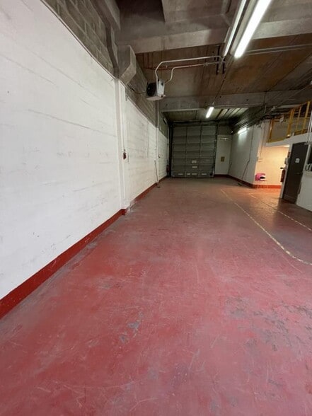 Industrial in Gennevilliers for lease - Building Photo - Image 3 of 23
