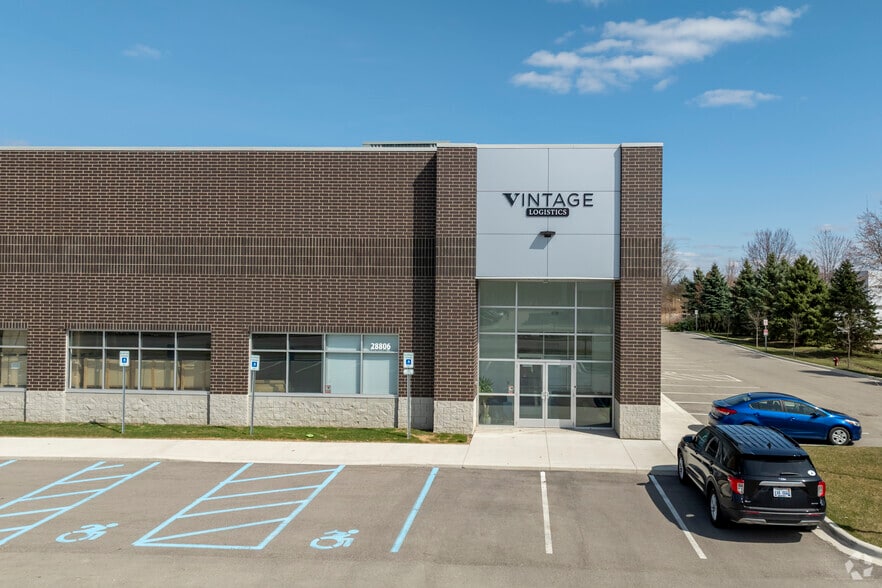 28806 Freedom Dr, Wixom, MI for lease - Building Photo - Image 2 of 5