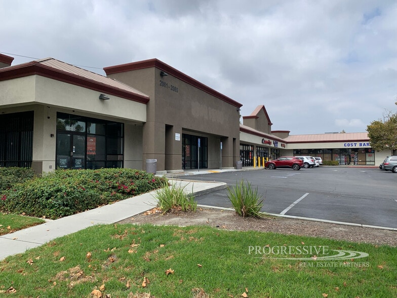2061-2085 S Garey Ave, Pomona, CA for lease - Building Photo - Image 2 of 4