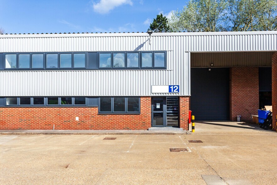 Farmbrough Clos, Aylesbury à louer - Photo du bâtiment - Image 3 de 39