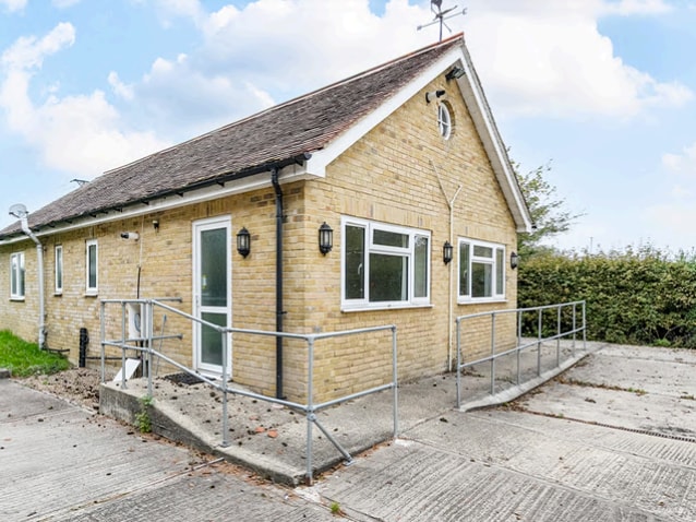 13 Bonehurst Road, Reigate for sale - Primary Photo - Image 2 of 16