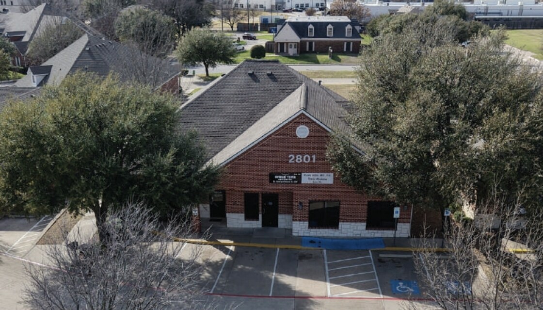 2801 Duke of Gloucester St, DeSoto, TX for lease Primary Photo- Image 1 of 7