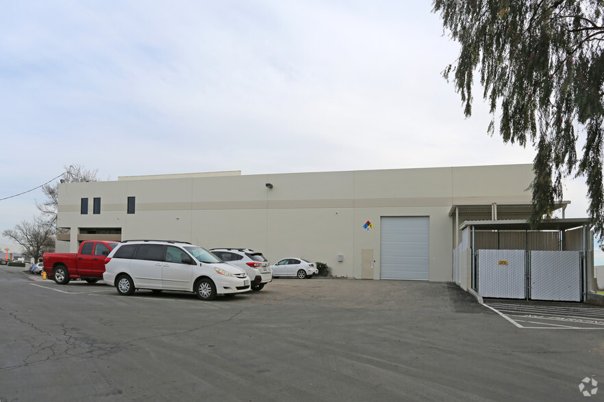 21053-21075 Alexander Ct, Hayward, CA for lease - Building Photo - Image 3 of 4