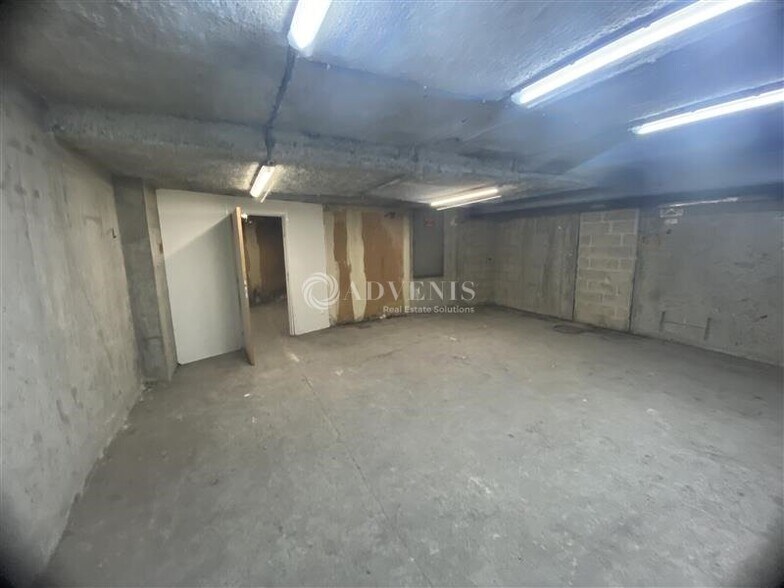 Industrial in Maisons Alfort for lease - Interior Photo - Image 2 of 6
