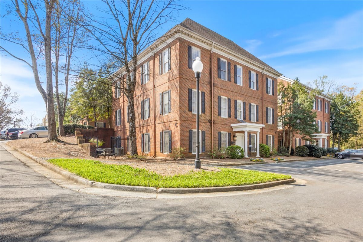 5064 Roswell Rd, Atlanta, GA 30342 - Unit C101 -  - Interior Photo - Image 1 of 18