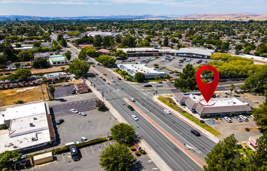 4701 Clayton Rd, Concord, CA à louer - Photo du bâtiment - Image 3 de 5