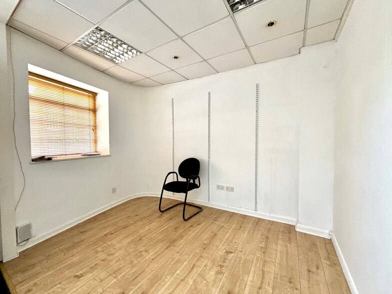 Buxton Rd, Bakewell for sale - Interior Photo - Image 2 of 6