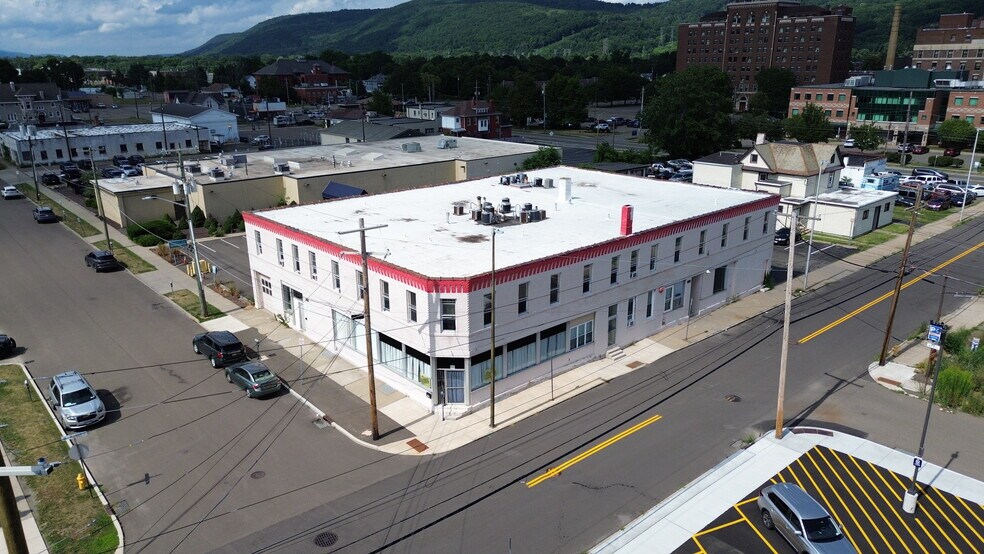 451 Market St, Elmira, NY à vendre - Photo du bâtiment - Image 1 de 30