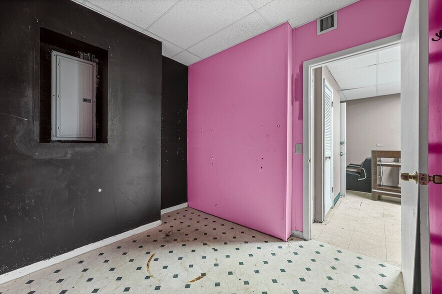 1104 W Glen Flora Ave, Waukegan, IL à vendre - Photo du bâtiment - Image 3 de 7