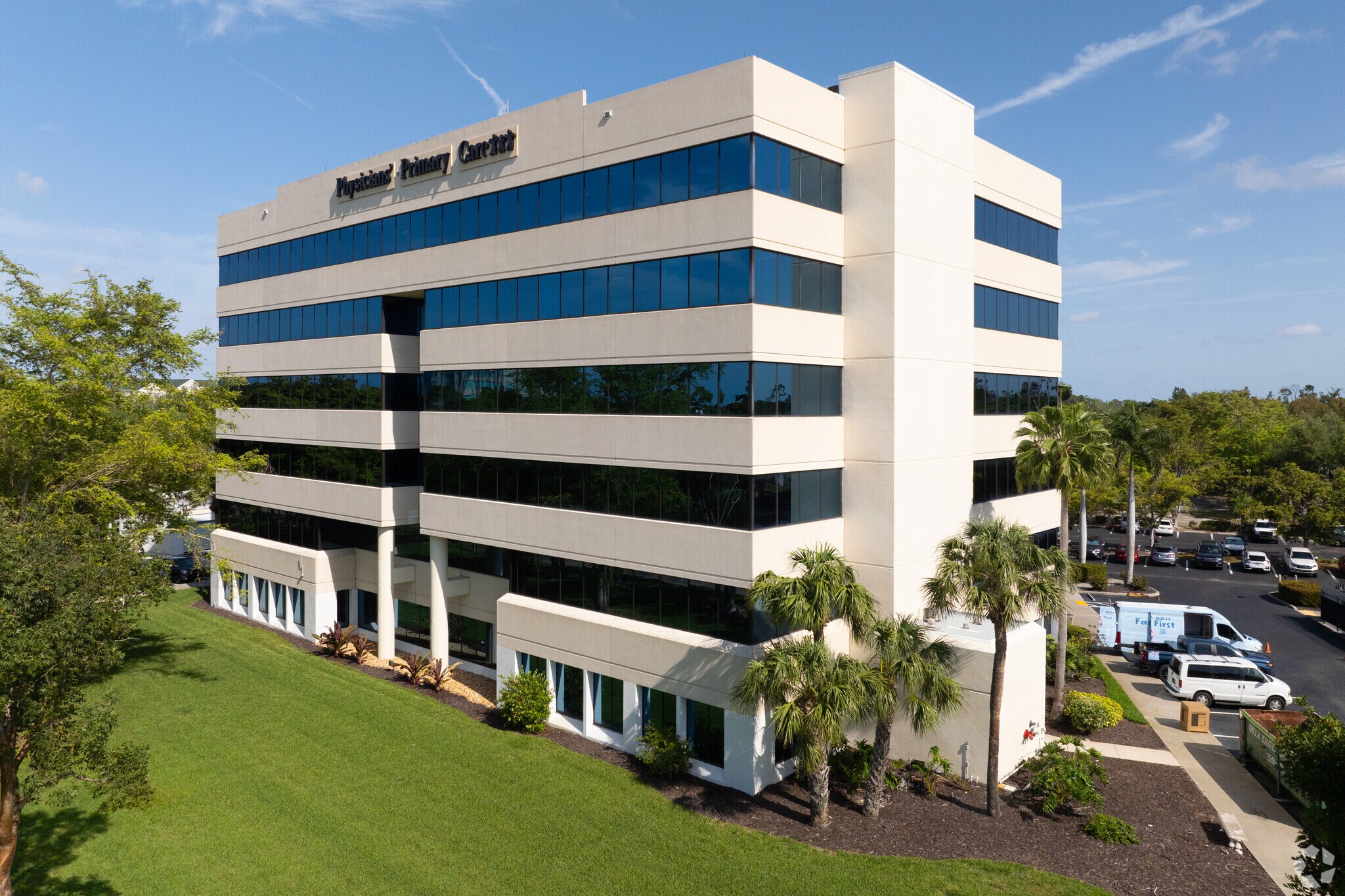 12730 New Brittany Blvd, Fort Myers, FL à louer Photo du bâtiment- Image 1 de 7