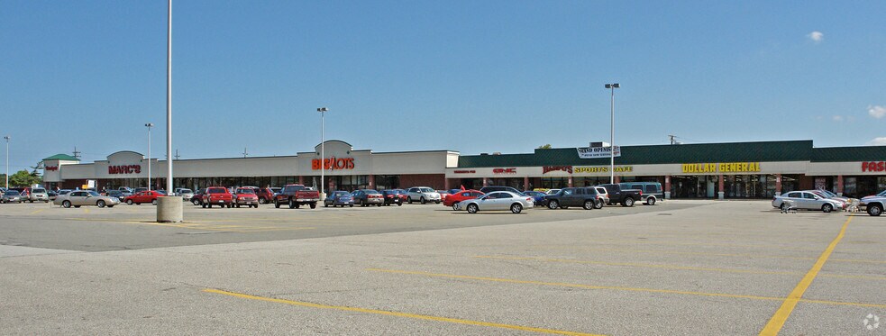 5725-5891 Smith Rd, Brook Park, OH à louer - Photo du bâtiment - Image 2 de 7