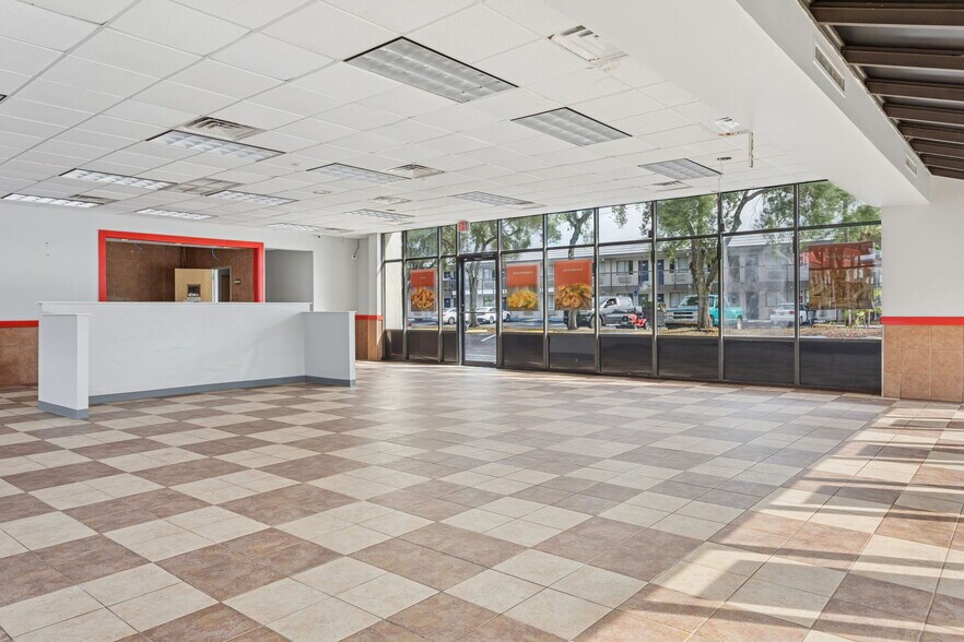 6620 E Dr Martin Luther King Jr Blvd, Tampa, FL à louer - Photo intérieure - Image 3 de 25