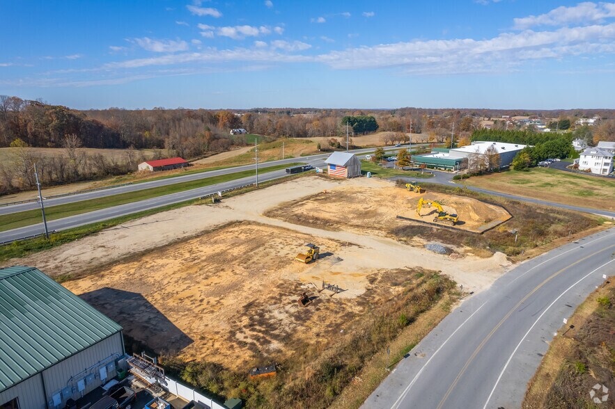 7630 Meadow Run Ln, Owings, MD for sale - Building Photo - Image 3 of 6