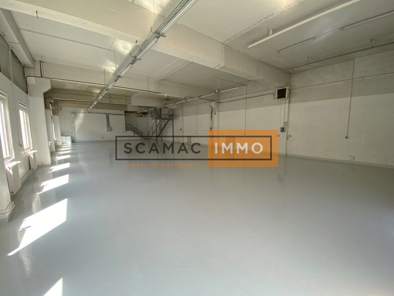 Industrial in Lognes for lease - Building Photo - Image 1 of 7