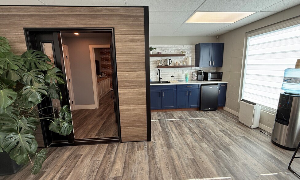 5214 Gaetz Ave, Red Deer, AB à vendre - Photo intérieure - Image 3 de 8