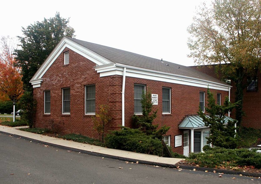 7 S Main St, Branford, CT à louer - Photo principale - Image 1 de 2