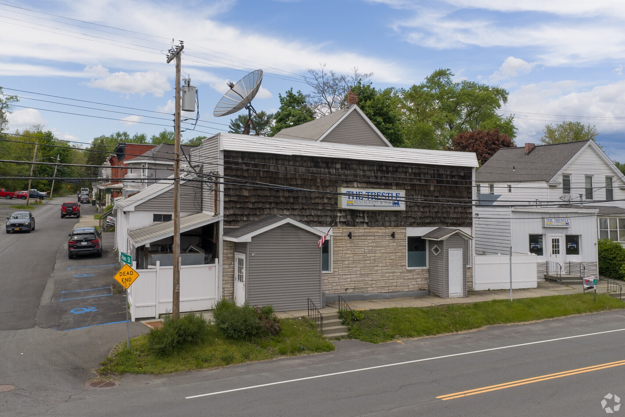 Cohoes Portfolio portefeuille de 4 propriétés à vendre sur LoopNet.ca Photo du bâtiment- Image 1 de 8