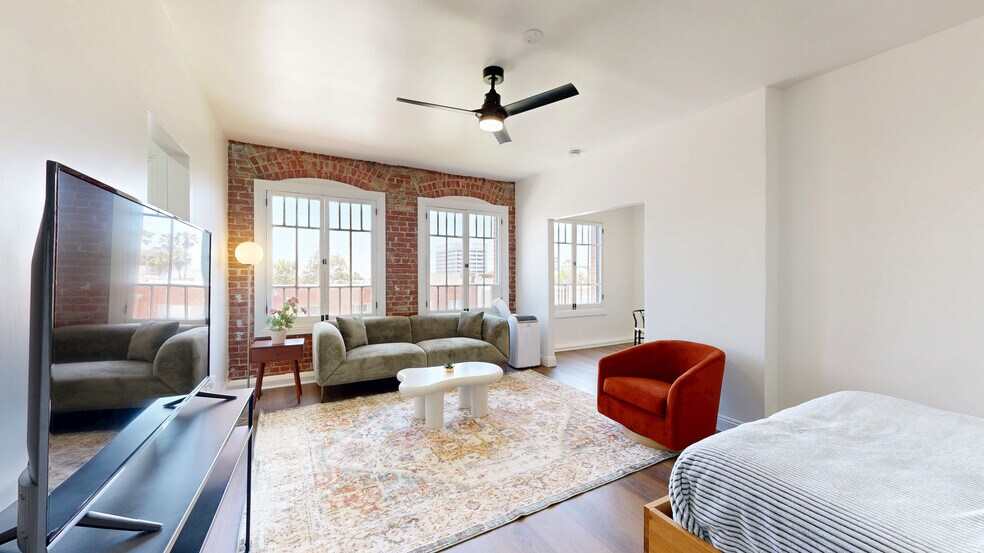 1775 N Orange Dr, Hollywood, CA à vendre - Numérisation 3D de Matterport - Image 2 de 35
