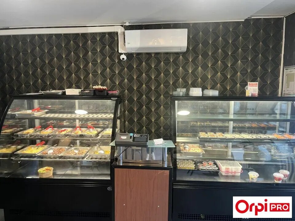 Retail in Lyon for lease Interior Photo- Image 1 of 4