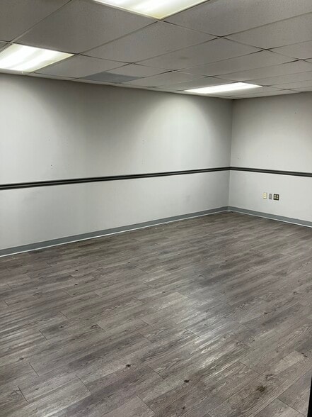 53 Pearl Industrial Ave, Hoschton, GA for lease - Building Photo - Image 2 of 4