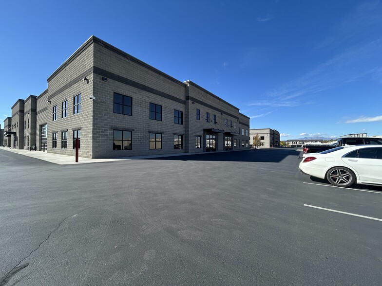 564 W 700 S, Pleasant Grove, UT for lease - Building Photo - Image 2 of 21