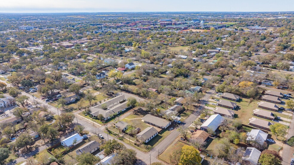 1100 N McCart St, Stephenville, TX à vendre - Photo du bâtiment - Image 3 de 16