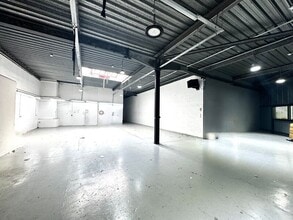 Flex in Pantin for sale Interior Photo- Image 2 of 5