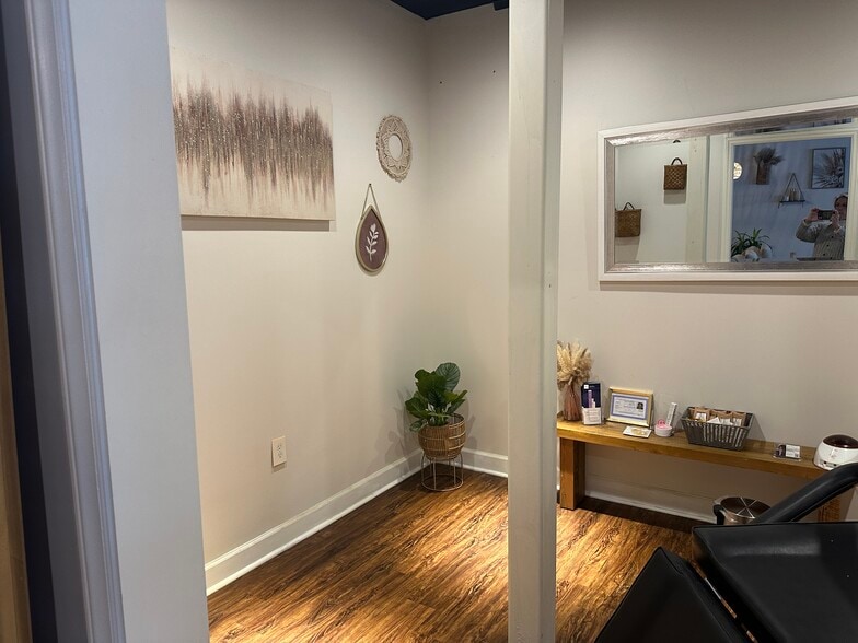 72-96 Orchard Park Dr, Greenville, SC for lease - Building Photo - Image 3 of 9