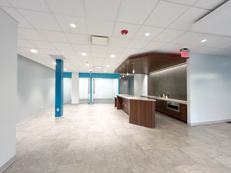 3 Dauphin St, Mobile, AL à louer - Photo du bâtiment - Image 2 de 11