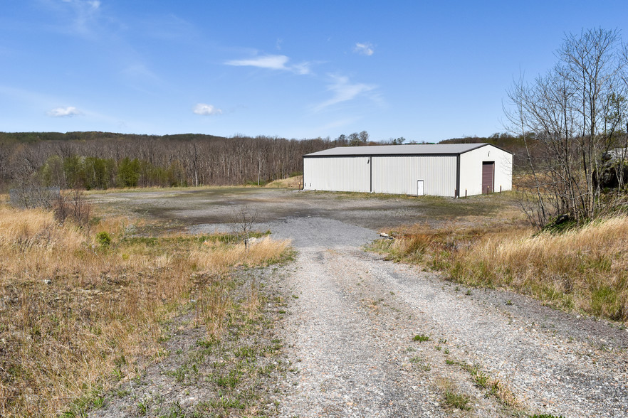 Northpointe Drive/Pointe Plaza - 30 AC portfolio of 4 properties for sale on LoopNet.ca - Building Photo - Image 3 of 38