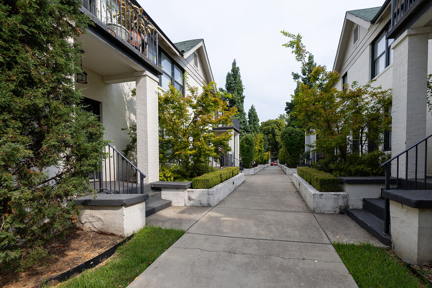 1796-1800 Poplar Ave, Memphis, TN for sale - Building Photo - Image 3 of 31