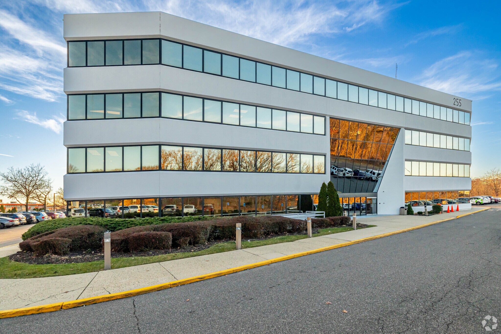 255 Executive Dr, Plainview, NY à louer Photo principale- Image 1 de 21