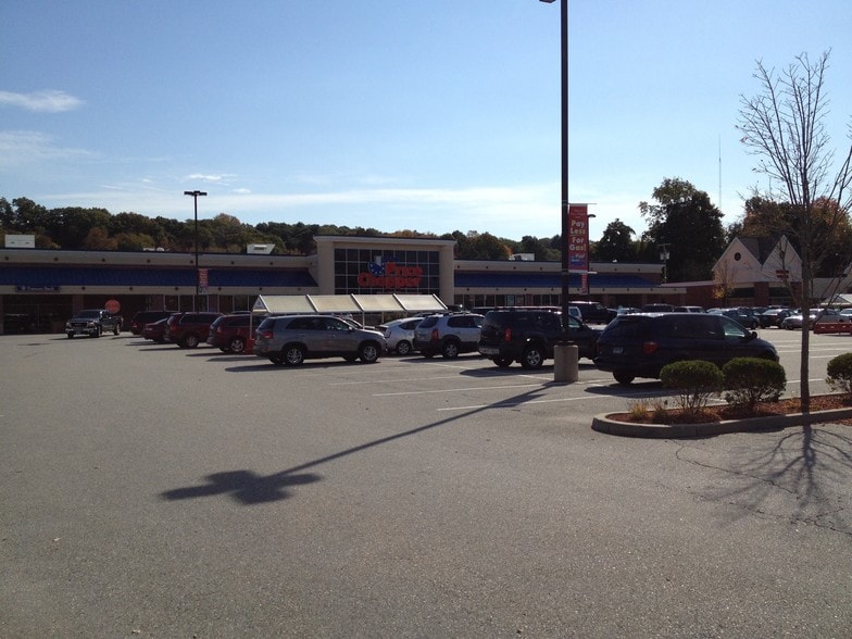 203-267 Kennedy Dr, Putnam, CT for lease - Building Photo - Image 3 of 9