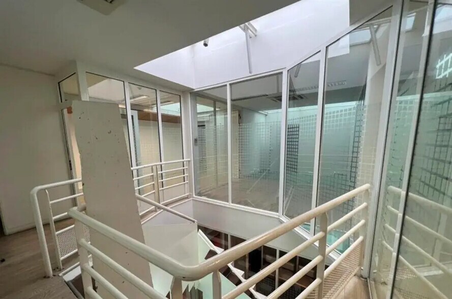 Office in Paris for sale - Building Photo - Image 2 of 6