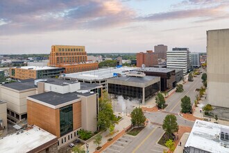 230 N Washington Sq, Lansing, MI - AÉRIEN  Vue de la carte
