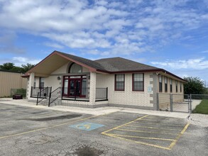 223 Lucinda St, New Braunfels, TX for lease Building Photo- Image 1 of 9