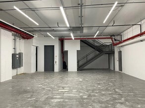 527 W 27th St, New York, NY for lease Interior Photo- Image 2 of 2