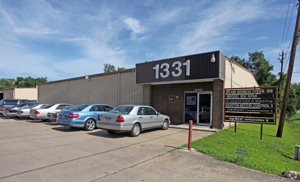 1331 Upland Dr, Houston, TX à vendre - Photo principale - Image 1 de 4
