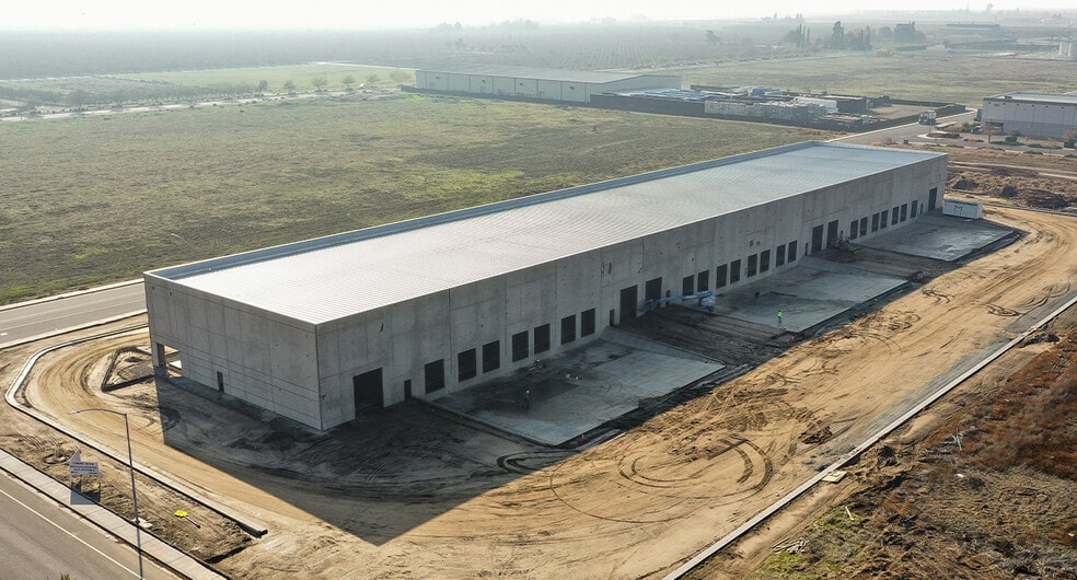 1960 Independence Dr, Madera, CA for lease - Building Photo - Image 1 of 3