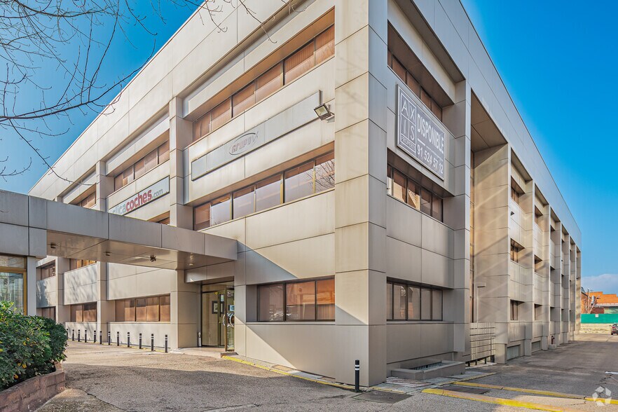 Calle Valportillo i, 11, Alcobendas, Madrid à vendre - Photo du bâtiment - Image 2 de 6