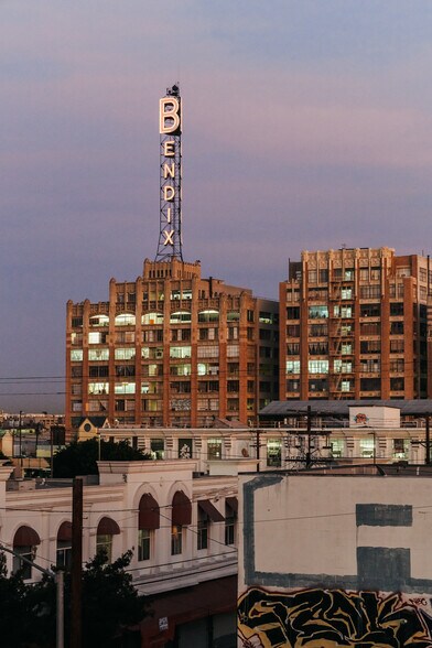 1206 S Maple Ave, Los Angeles, CA à louer - Photo du bâtiment - Image 2 de 12
