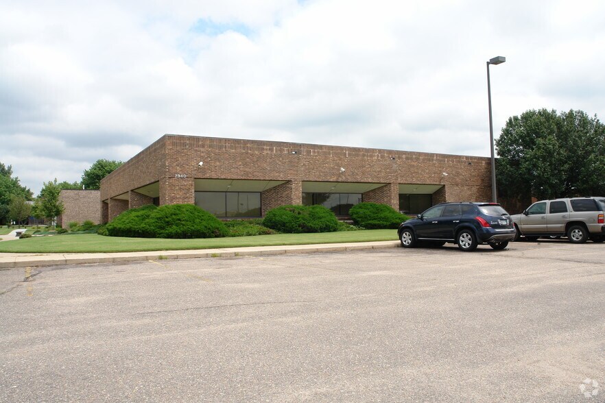 7940 W Kellogg Dr, Wichita, KS for sale - Primary Photo - Image 1 of 1