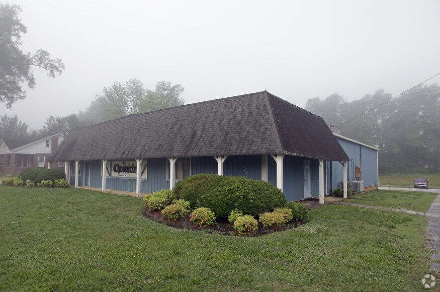 513 N Broad St, Clinton, SC à vendre - Photo du bâtiment - Image 2 de 2