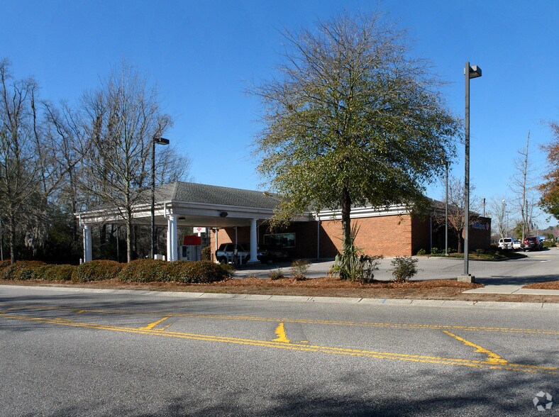 2275 Ashley Crossing Dr, Charleston, SC for sale - Building Photo - Image 2 of 3
