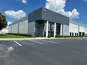 9353 Laredo Ave, Fort Myers, FL for lease Building Photo- Image 1 of 10