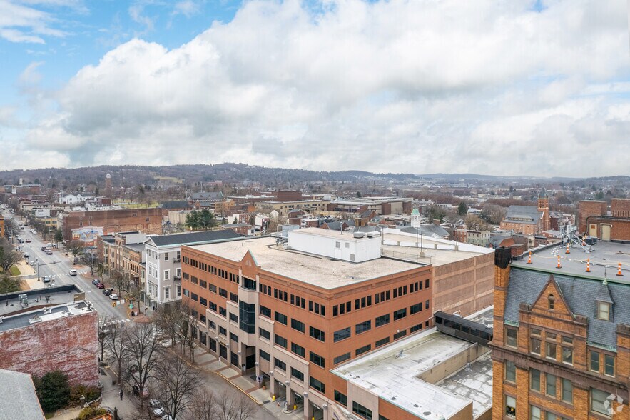 96 S George St, York, PA à louer - Aérien - Image 3 de 11