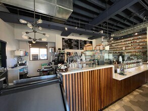 7555 N California Ave, Chicago, IL for sale Interior Photo- Image 1 of 15