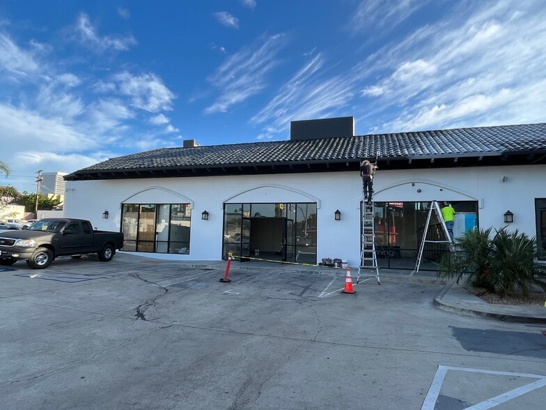 5273-5279 W Olympic Blvd, Los Angeles, CA for lease - Building Photo - Image 2 of 3